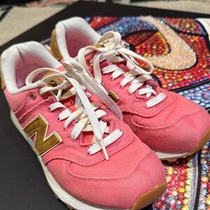 New Balance Women's Sneakers in Pink and Gold🤩🤩